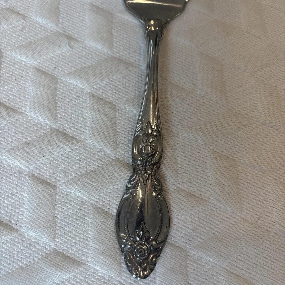 Oneida Stainless Steel Flatware Frederick II Serving Fork With Cut Out Design 9